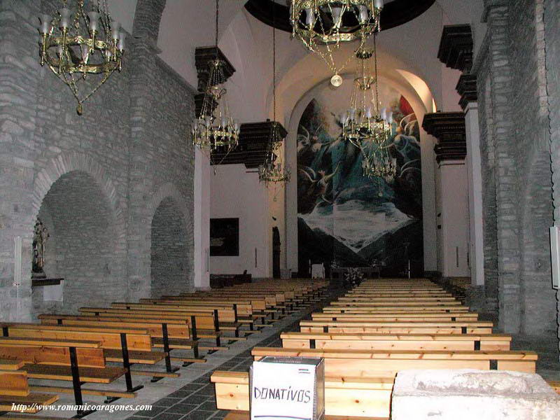 INTERIOR DEL TEMPLO HACIA LA CABECERA. LA NAVE PUEDE SER ROMNICA.